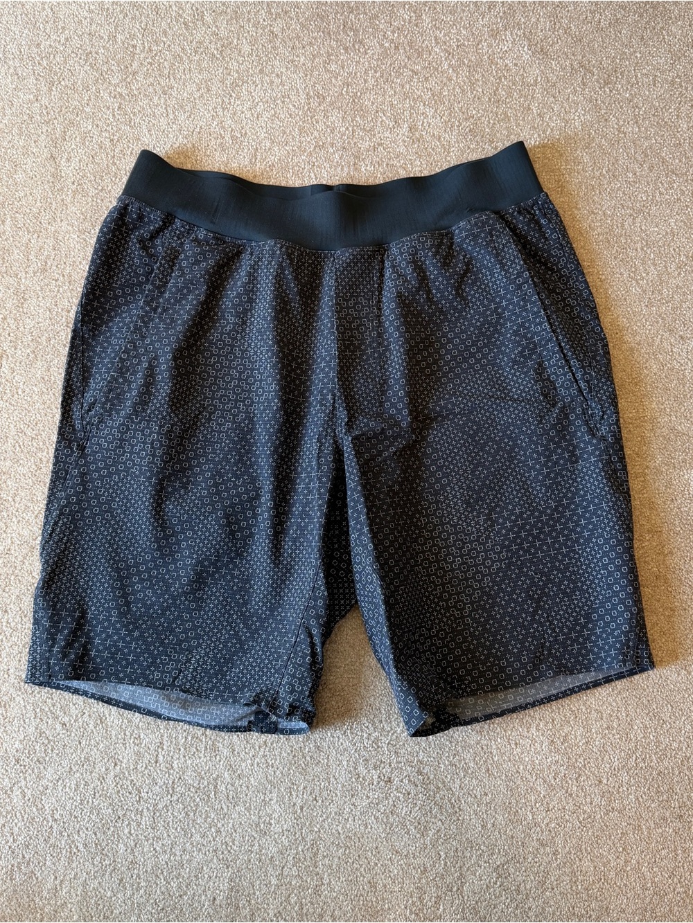 lululemon men’s medium shorts